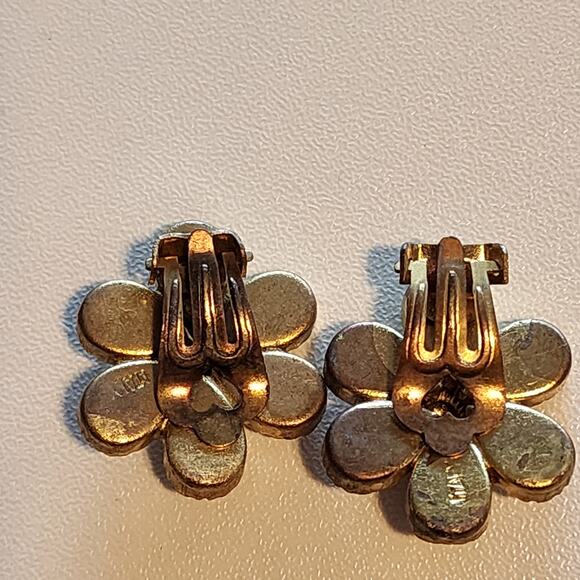 Vintage Italian Micromosaic Flower Earrings Clip-on in Yellow and Red - Picture 2 of 5